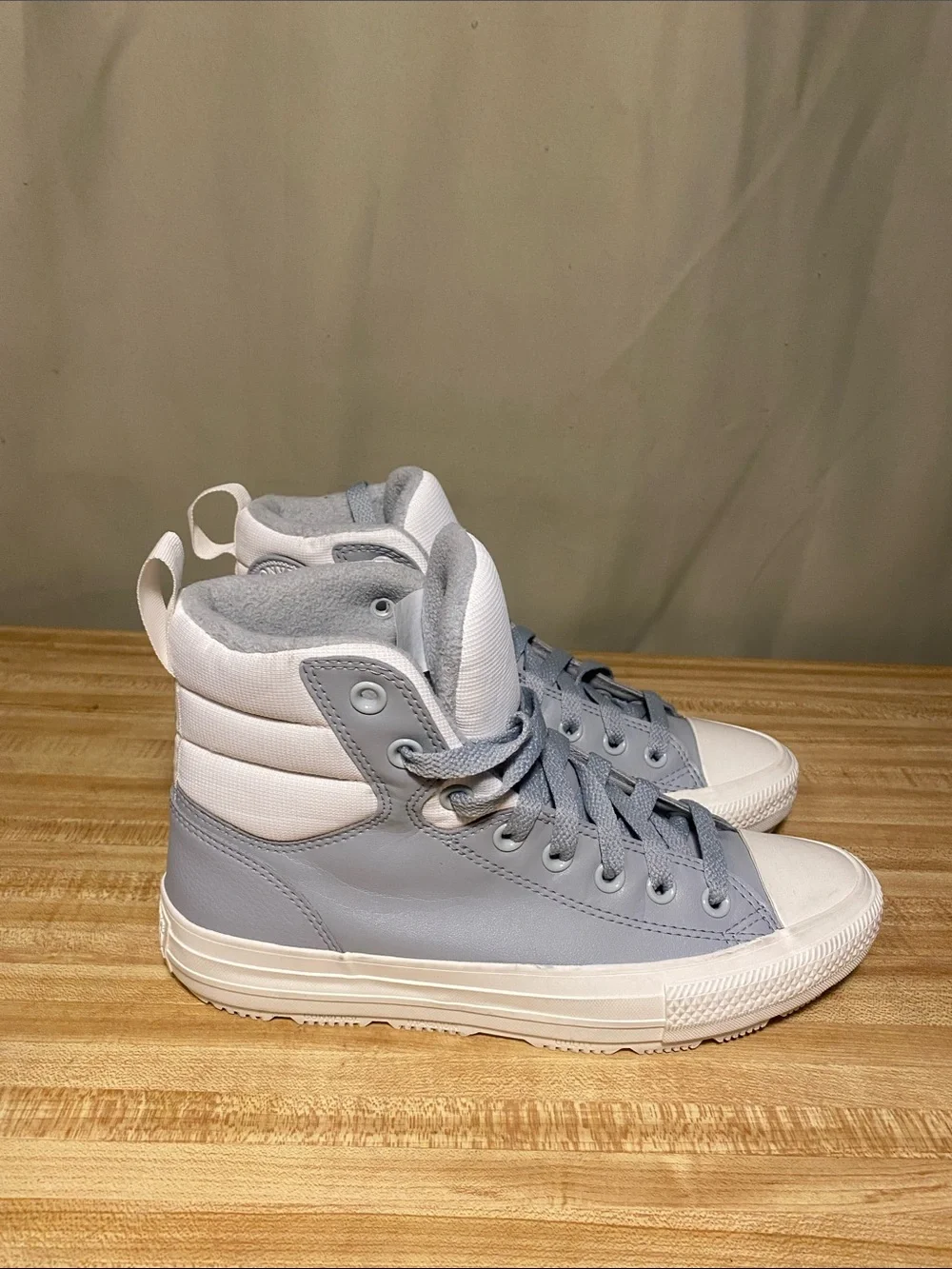 Converse All Star Berkshire Winter boots in Ash Stone/Egret men’s 6.5/ Women 8.5